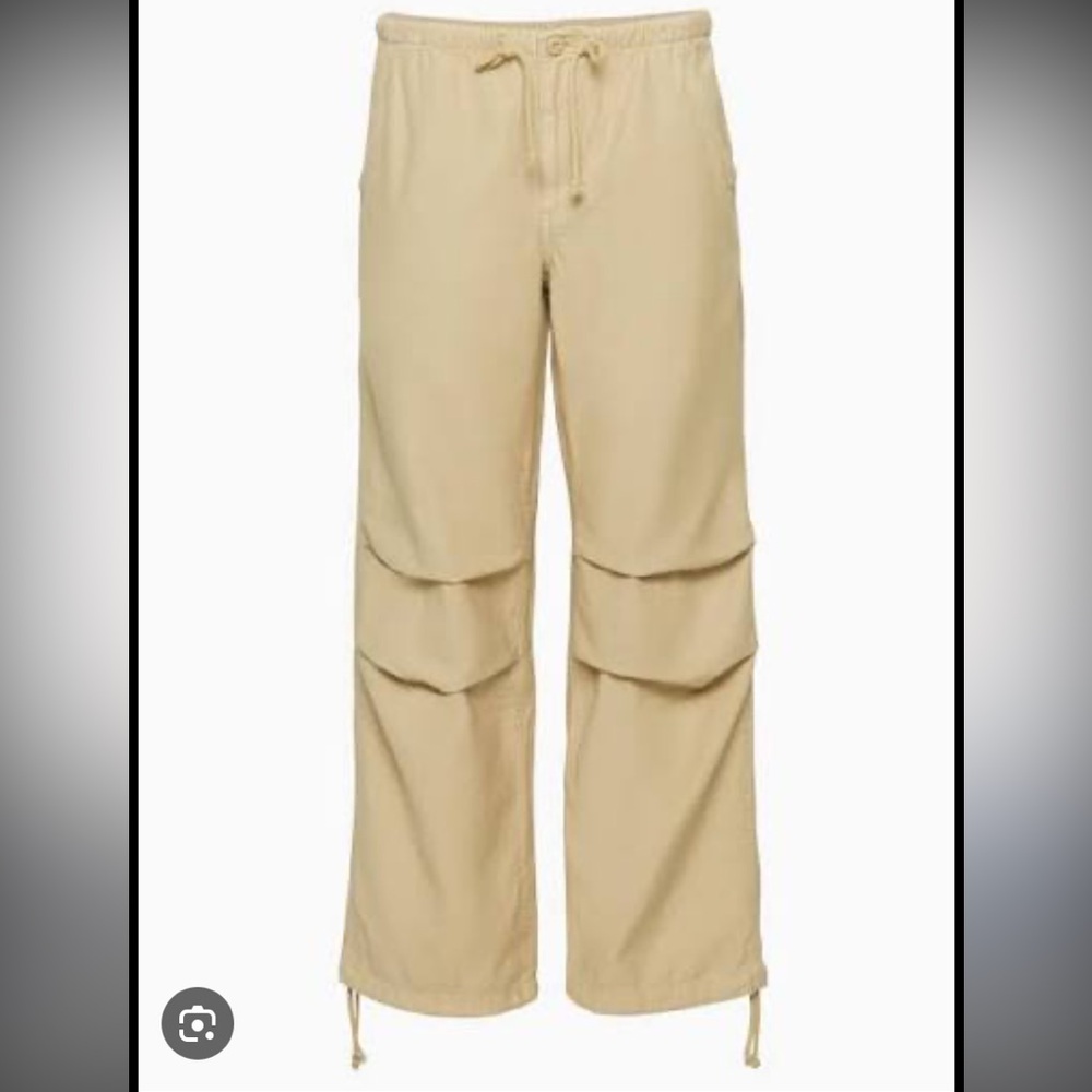 Aritzia TNA Khaki Cache Cargo Pants